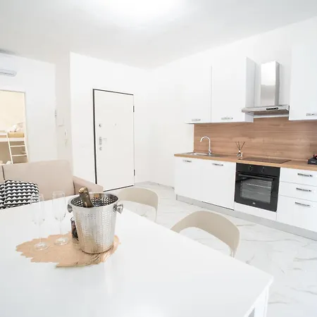 The Siva - Via Volta, 165 Apartman
